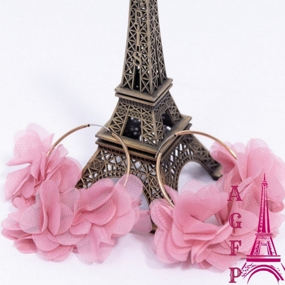 Gold tone boho Hoop Earrings Pink Flower Petals lightweight feminine 💖2/$30 - Picture 3 of 11